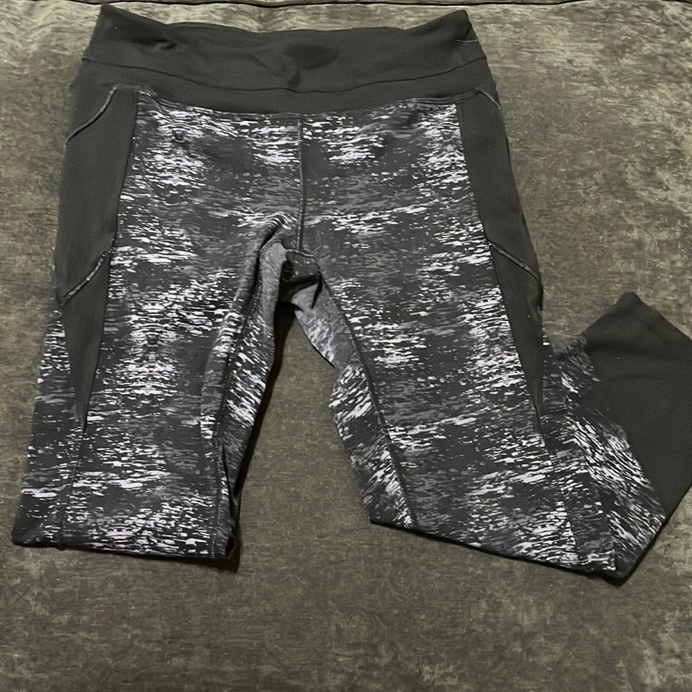 Athleta black capri legging